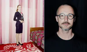 Rafał Milach: młoda kobieta z pucharem na tle różowych zasłon i łóżka; obok portret mężczyzny w okularach.