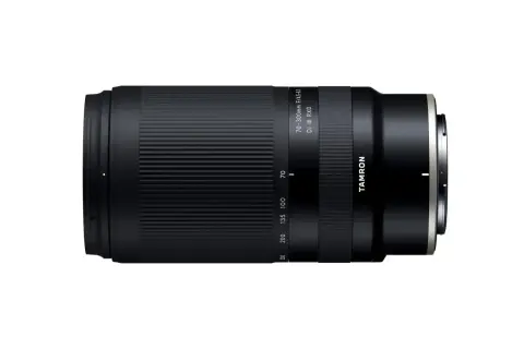 Obiektyw Tamron 70-300mm idealny do fotografii przyrodniczej, sportowej i portretowej z daleka.