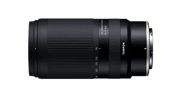 Obiektyw Tamron 70-300mm idealny do fotografii przyrodniczej, sportowej i portretowej z daleka.