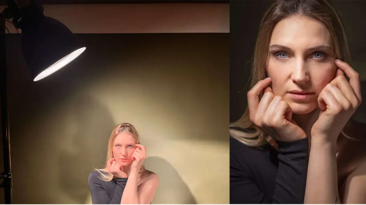 Intymna fotografia portretowa. Kobieta z niebieskimi oczami, dłońmi przy twarzy, w świetle lampy studyjnej.