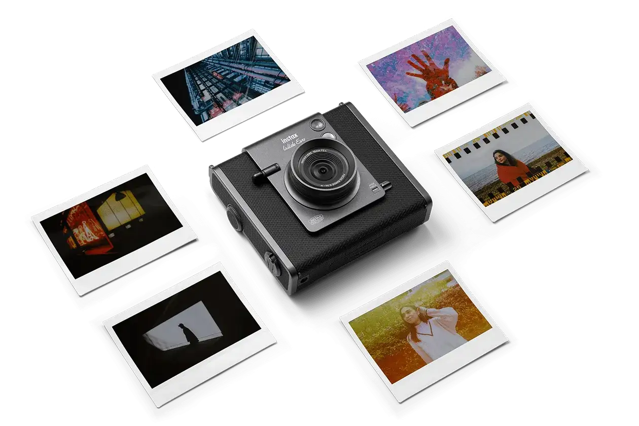 Instax Wide Evo pokazuje, jak działa aparat natychmiastowy. Zdjęcia z różnych miejsc otaczają aparat, tworząc kolaż wspomnień.
