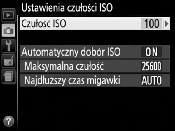 Ekran aparatu z ustawieniami czułości ISO. Widoczna opcja "Czułość ISO" ustawiona na 100, co sugeruje tryb manualny.
