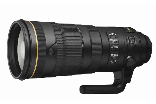 Profesjonalny obiektyw af-s z uchwytem, z oznaczeniami ogniskowych 200-300 mm i przełącznikami trybów.